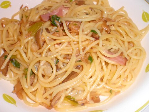 しめじとほうれん草とベーコンの和風しょうゆパスタ